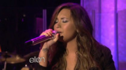 Demi Lovato Performs Skyscraper on the Ellen Show (705)