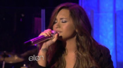 Demi Lovato Performs Skyscraper on the Ellen Show (706)