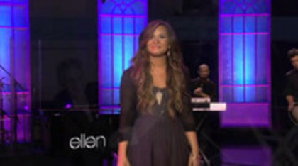 Demi Lovato Performs Skyscraper on the Ellen Show (715)