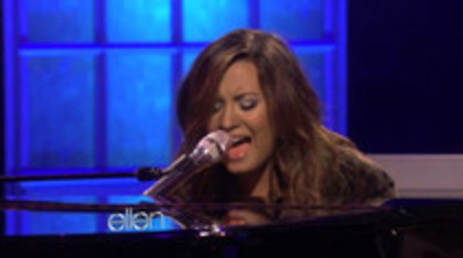 Demi Lovato Performs Skyscraper on the Ellen Show (717)