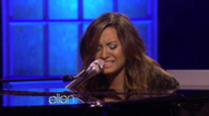 Demi Lovato Performs Skyscraper on the Ellen Show (718)