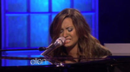 Demi Lovato Performs Skyscraper on the Ellen Show (719)