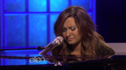 Demi Lovato Performs Skyscraper on the Ellen Show (721)