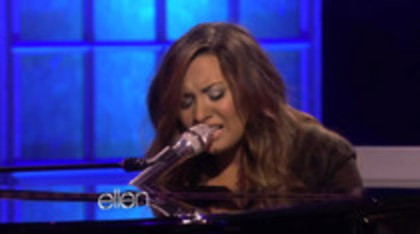 Demi Lovato Performs Skyscraper on the Ellen Show (723)