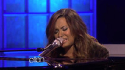 Demi Lovato Performs Skyscraper on the Ellen Show (724)