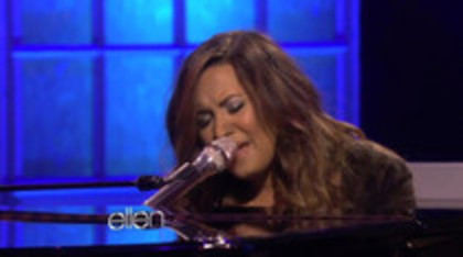Demi Lovato Performs Skyscraper on the Ellen Show (725)