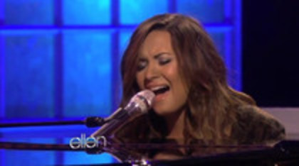 Demi Lovato Performs Skyscraper on the Ellen Show (731)