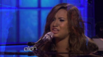 Demi Lovato Performs Skyscraper on the Ellen Show (734)