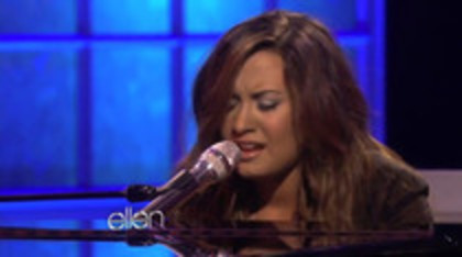 Demi Lovato Performs Skyscraper on the Ellen Show (741)