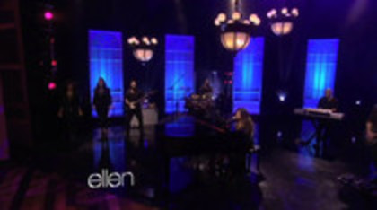 Demi Lovato Performs Skyscraper on the Ellen Show (751)
