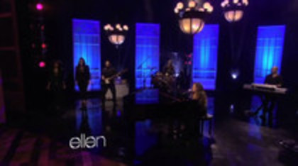 Demi Lovato Performs Skyscraper on the Ellen Show (753)