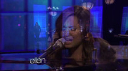 Demi Lovato Performs Skyscraper on the Ellen Show (756)