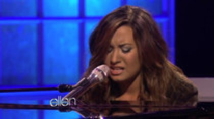 Demi Lovato Performs Skyscraper on the Ellen Show (764)