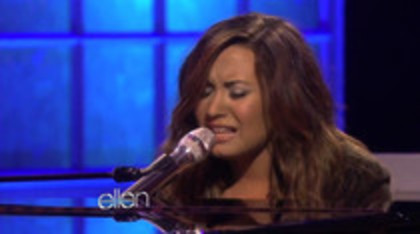 Demi Lovato Performs Skyscraper on the Ellen Show (765)