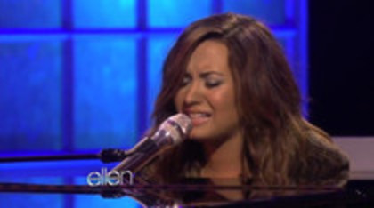 Demi Lovato Performs Skyscraper on the Ellen Show (766)