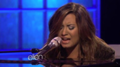 Demi Lovato Performs Skyscraper on the Ellen Show (770)