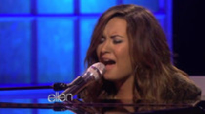 Demi Lovato Performs Skyscraper on the Ellen Show (771)