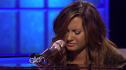 Demi Lovato Performs Skyscraper on the Ellen Show (778)