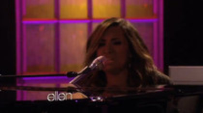 Demi Lovato Performs Skyscraper on the Ellen Show (789)
