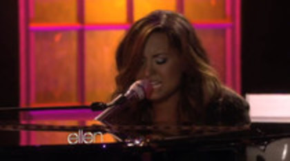 Demi Lovato Performs Skyscraper on the Ellen Show (792)