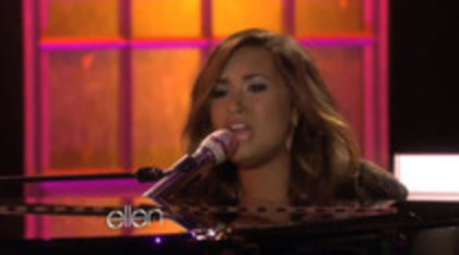 Demi Lovato Performs Skyscraper on the Ellen Show (795)