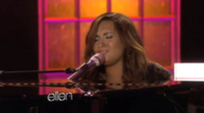 Demi Lovato Performs Skyscraper on the Ellen Show (809)