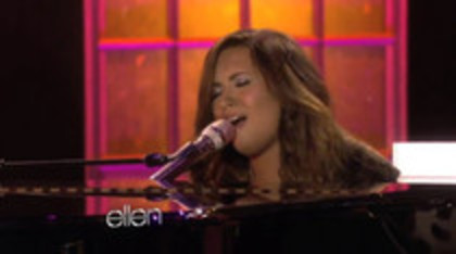 Demi Lovato Performs Skyscraper on the Ellen Show (810)