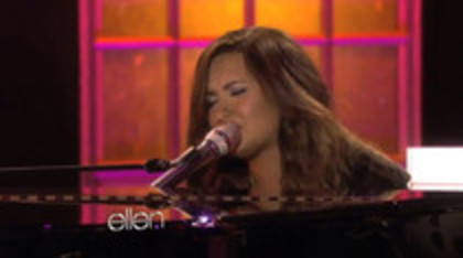 Demi Lovato Performs Skyscraper on the Ellen Show (813)