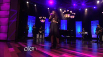 Demi Lovato Performs Skyscraper on the Ellen Show (868)