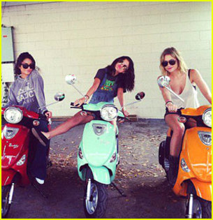 vanessa-selena-ashley-fla - Ashley Benson Ridin with Selena Gomez and Vanessa Hudgens
