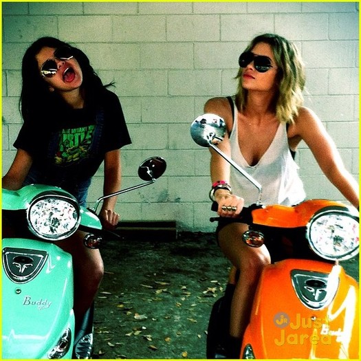 vanessa-selena-ashley-fla-02 - Ashley Benson Ridin with Selena Gomez and Vanessa Hudgens