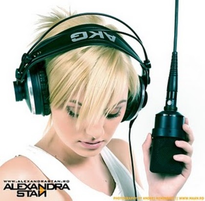 Alexandra poza 5 - Poze cu Alexandra Stan