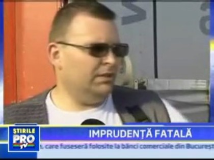 ◕ Fata mergea regulamentar , iar acest tanar .. A dat peste ea