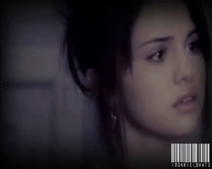 ◕ Uita-te la mine ... Crezi ca eo asi fii venit pana aici ca sa te vad dak nu.mi pasa ? - x_-O03Suflete De Copii - DRAMA