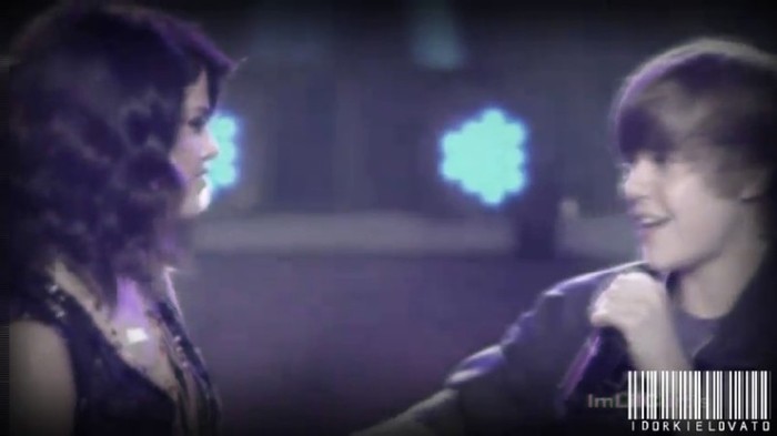 ◕ Alex Estii .. estii liber ... Miley traieste:) R: