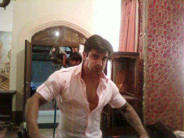 297184_105369906240893_100003036534497_48383_1200456803_n - KARAN SINGH GROVER