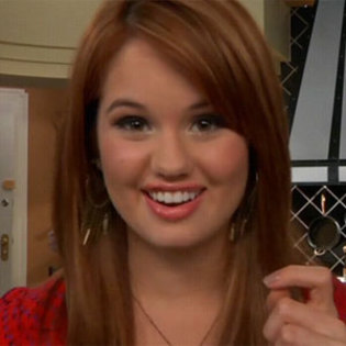 jessie-set-visit-exclusive-video-debby-ryan - disney 6