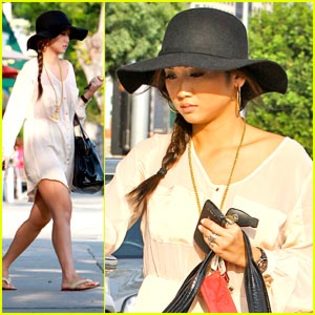 brenda-song-errands-sat - disney 6