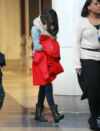 Selena+Gomez+Catching+Flight+Out+LAX+w1vqtlu4DT8l