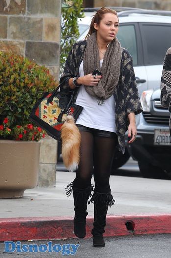 miley-cyrus-breakfast-with-tish-cyrus - disney 6