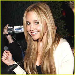 amanda-bynes-mr-chow - disney 6