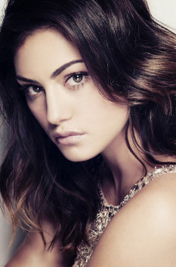 600full-phoebe-tonkin3