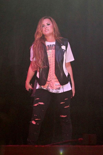 74191PCN_Lovato32 - disney2012