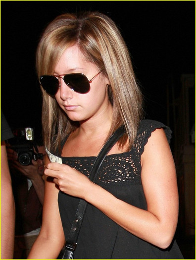 ashleytisdalethaitime03ls4 - disney2012