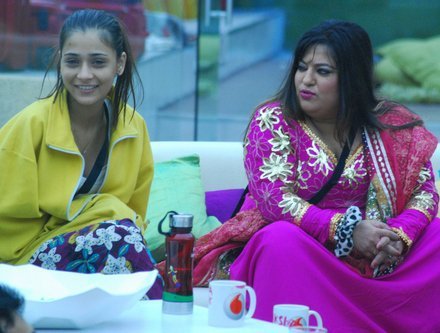 163239_174920842540037_165885943443527_420063_1649163_n - sara khan 3