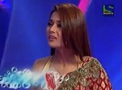 435465 - sara khan 3