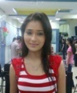 65571714_LZEPROL3 - sara khan 3