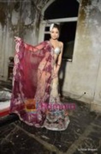 65571660_LLCWHQU2 - sara khan 3