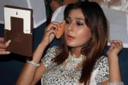65571705_ZAGJMYR3 - sara khan 3