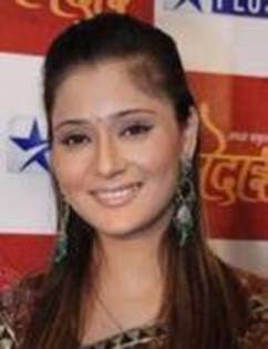 65571713_HBYEHIG2 - sara khan 3
